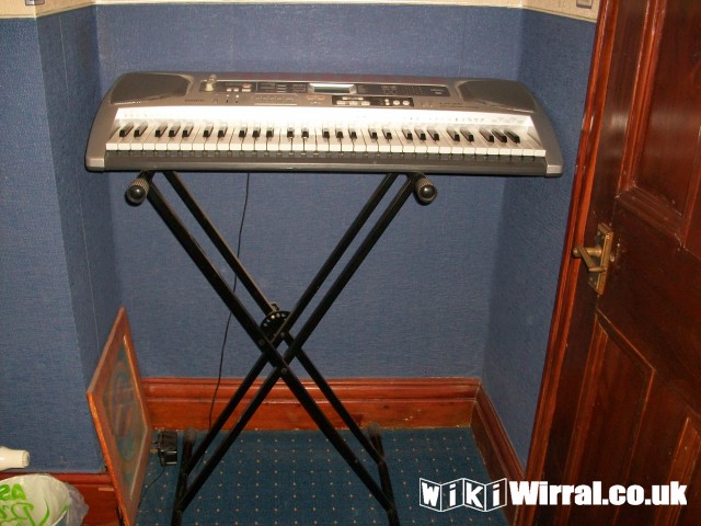 Attached picture keyboard with stand.JPG